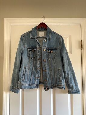 Old Navy Light Blue Denim Jacket - Classic Trucker